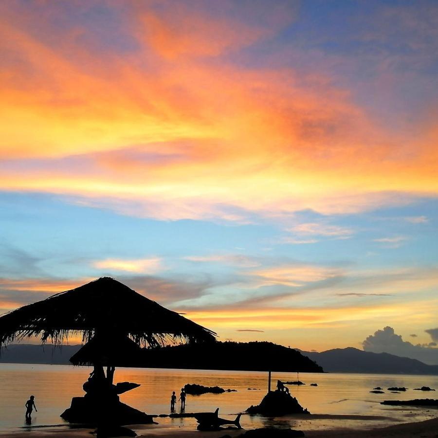 Bed and Breakfast Lonos Circle Private Garden Romblon Екстер'єр фото