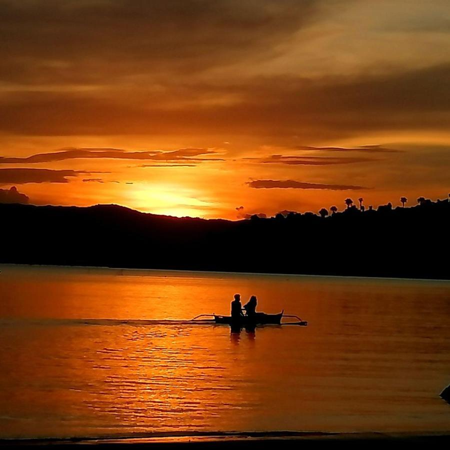 Bed and Breakfast Lonos Circle Private Garden Romblon Екстер'єр фото